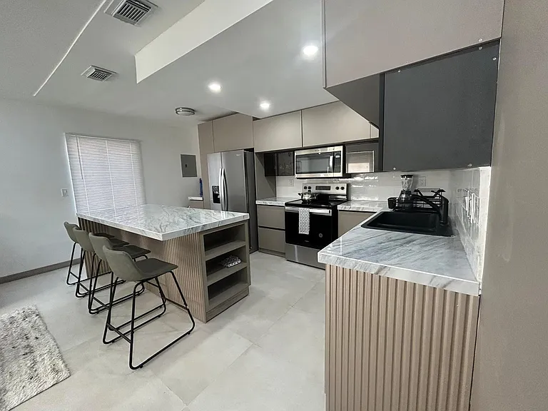 217 SW 15th St — Photo 1