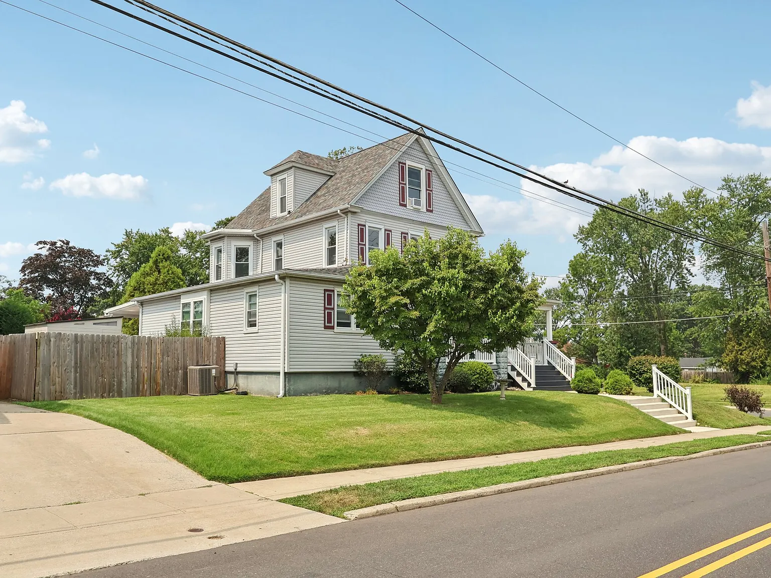 2 bed, 1250 sqft, $1,695 — Photo 3