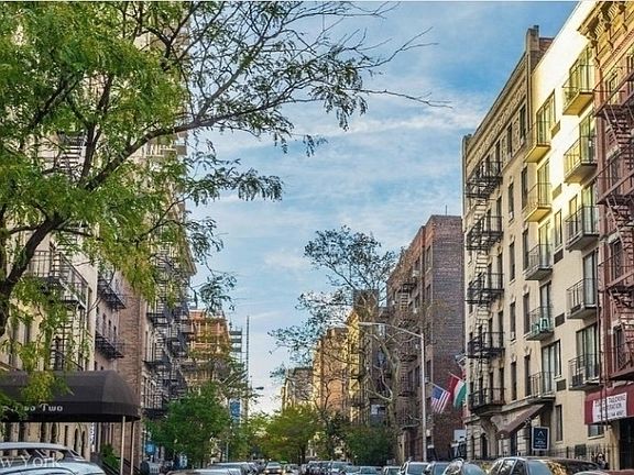 5th image of 225 E 82nd St #2BB