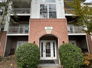 1516 N Point Dr APT 101, Reston, VA 20194