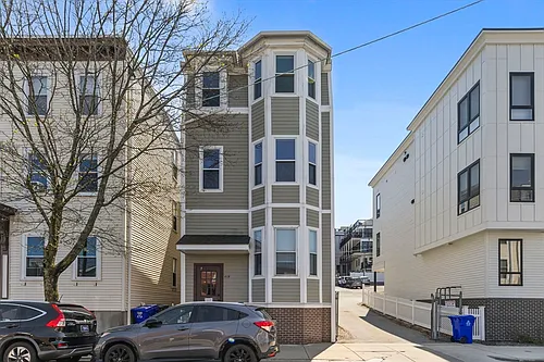 419 E 3rd St #1 Photo 1