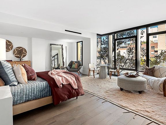 5th image of 429 Kent Ave #L61