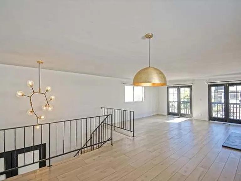 408 Larsson St — Photo 8