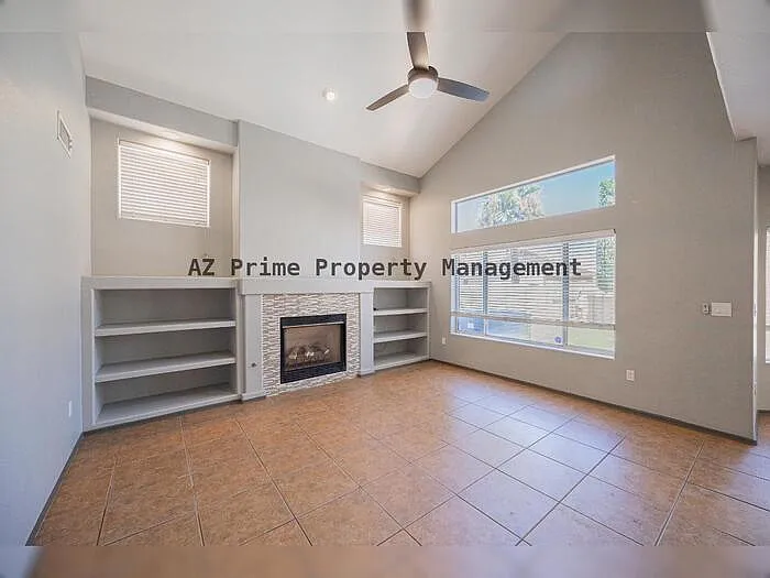 868 W Tremaine Ave — Photo 3
