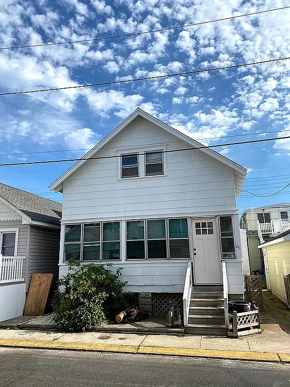 211 Bay Ter photo 1