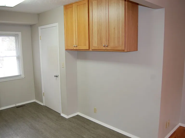 4630 Starr St — Photo 8