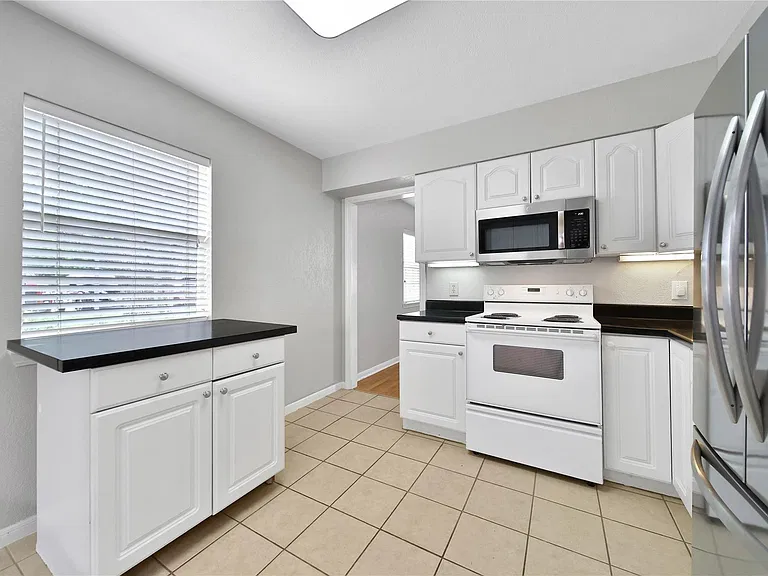 307 Lawrence St — Photo 10