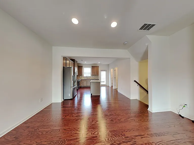 975 Society Cir SW — Photo 2