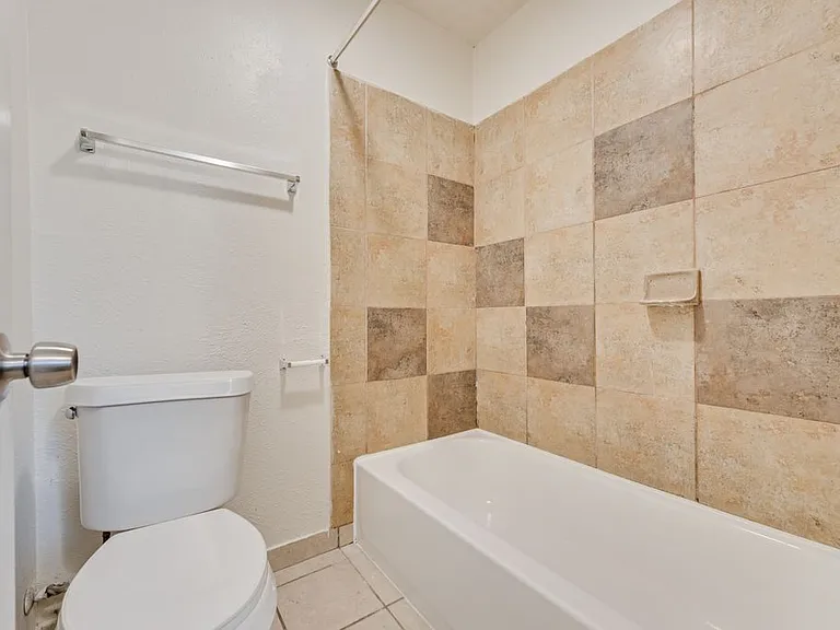 8308 Oak Ct #B — Photo 17