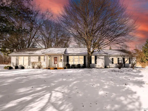 57290 Twelve Mile Rd, New Hudson, MI 48165