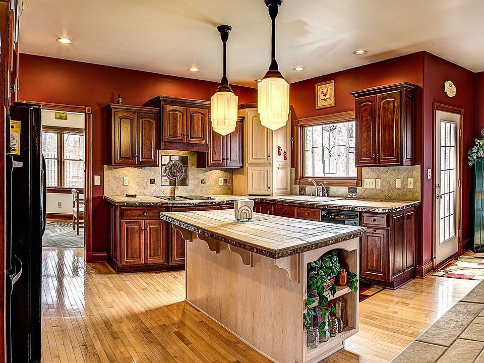 2nd image of 4480 Pinewood Ct