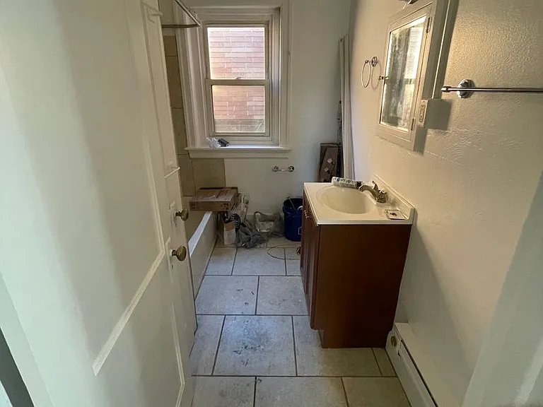 201 E High St — Photo 9