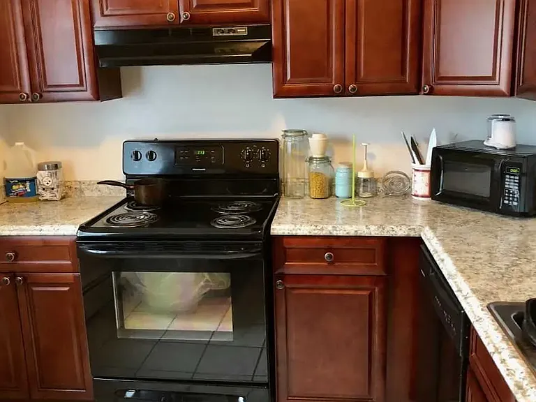 Blake House Apartments — Photo 15