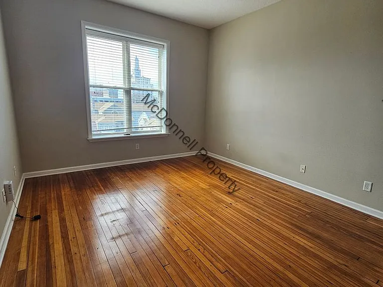 108 W 5th St — Photo 18