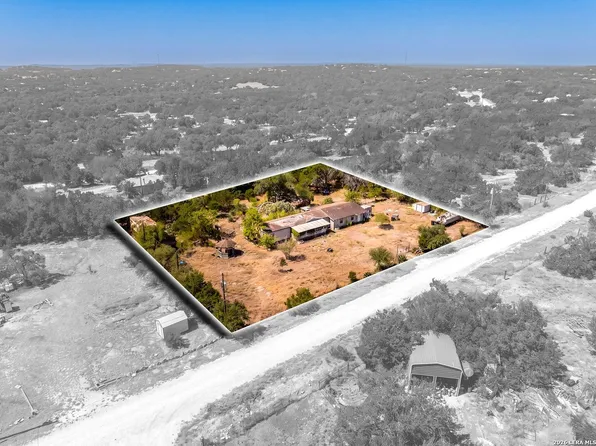 990 Hillcrest Trl, Spring Branch, TX 78070