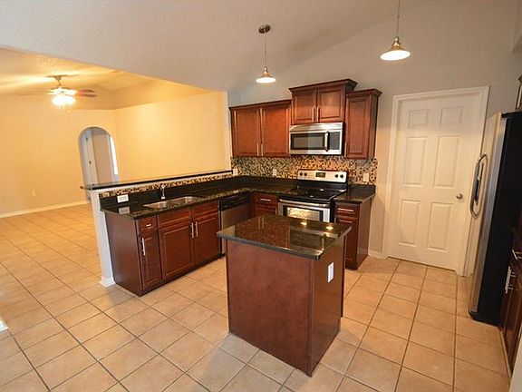3rd image of 114 Colchester Pl