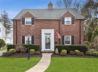 6 Huntington Rd, Garden City, NY 11530