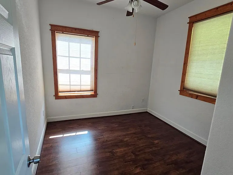 4124 Avenue M 1/2 — Photo 21