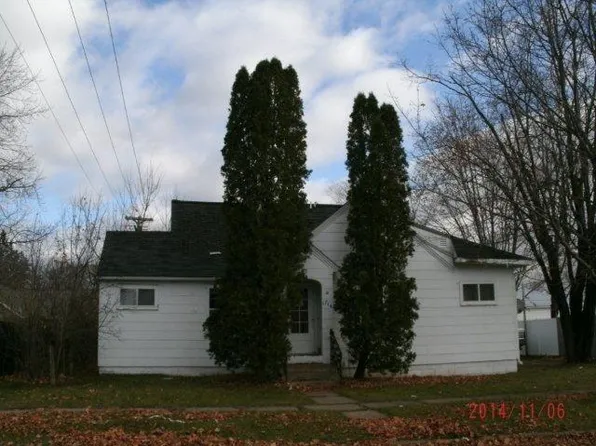 1714 8th St E, Menomonie, WI 54751