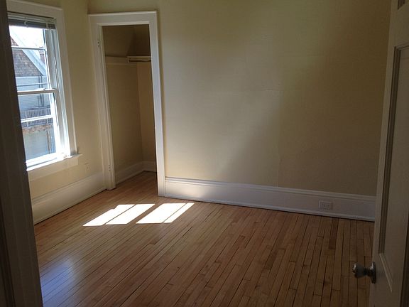 3rd image of 2625-29 N Oakland Ave #2625