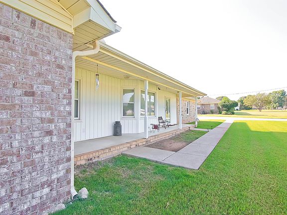 3rd image of 660 Blake Dr