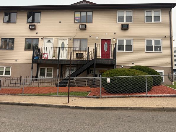 583 Main St #9