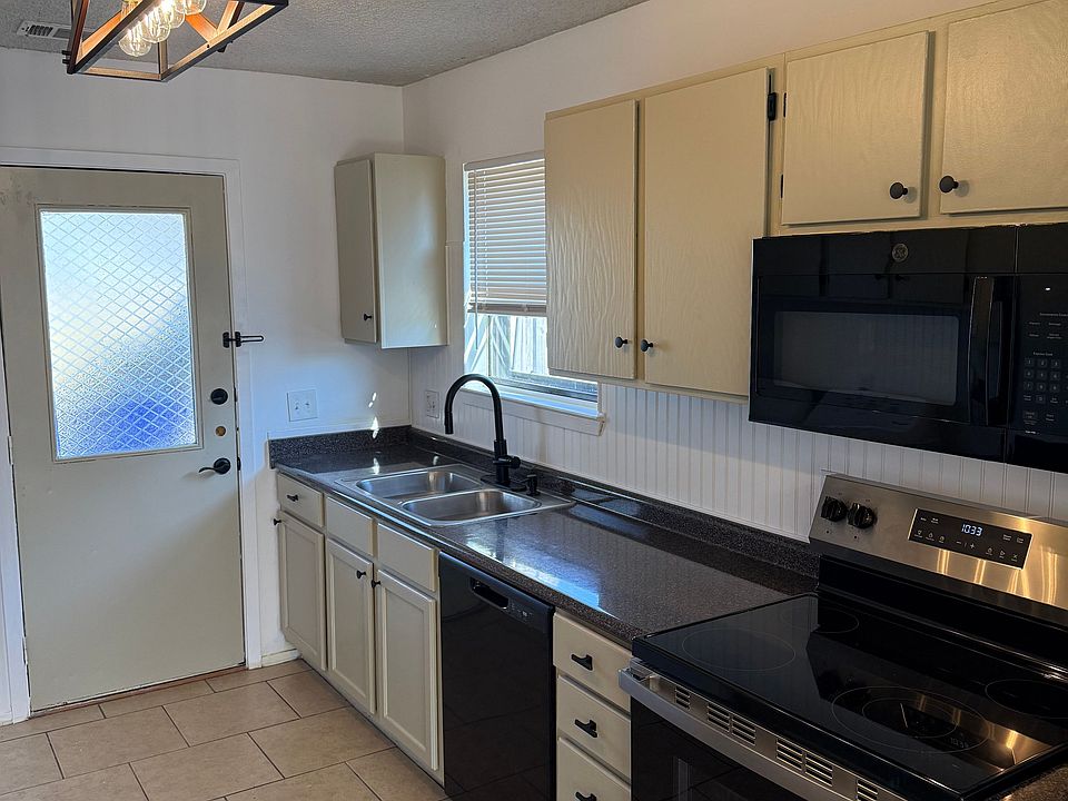 1st image of 1404 Chapelwood Dr #1406-B
