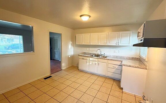 5th image of 3235 Welch Dr