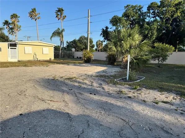 5209 4th B St E #11, Bradenton, FL 34203