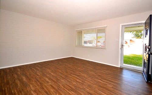 4th image of 2401 W Keim Dr