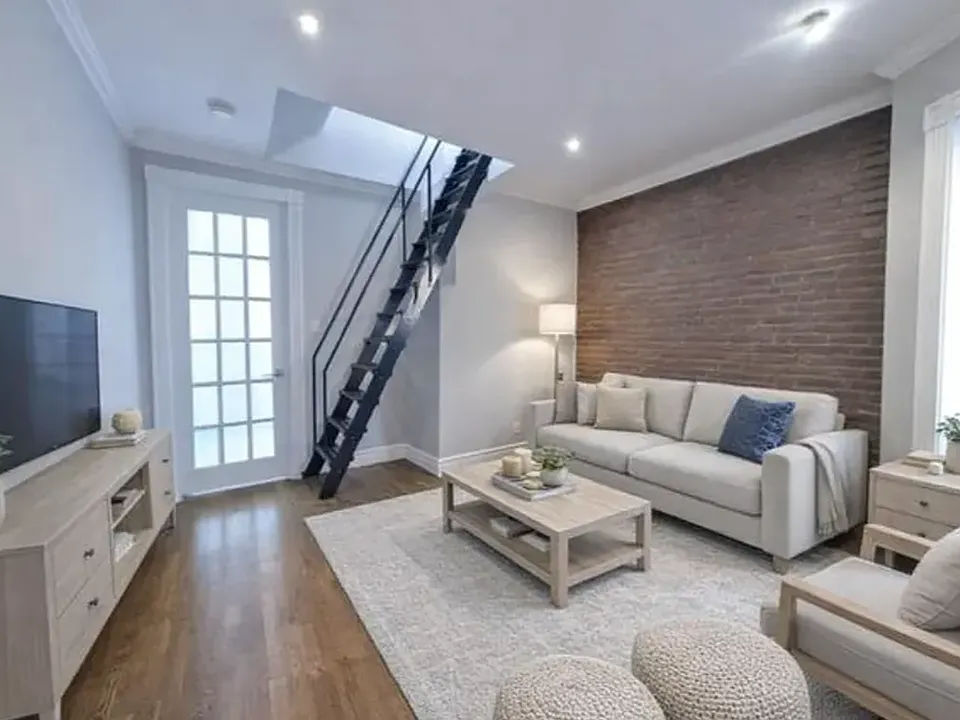219 E 23rd St #18A