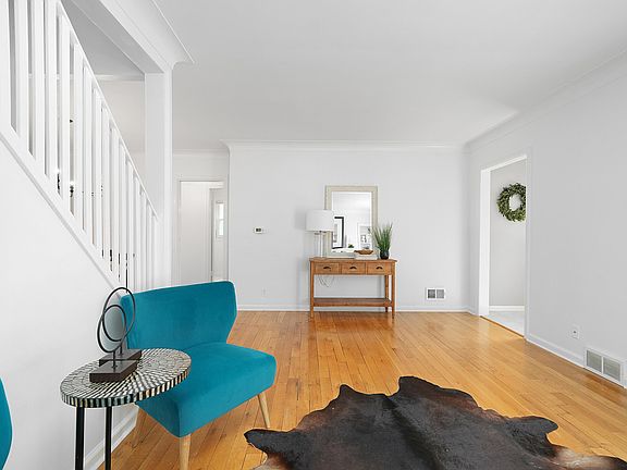 4th image of 2318 Blaine Ave SE