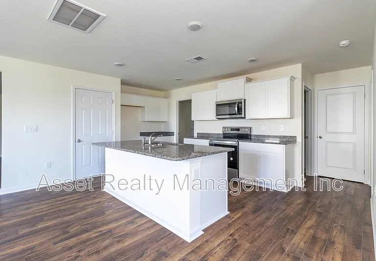 2063 Southwood Cir — Photo 11
