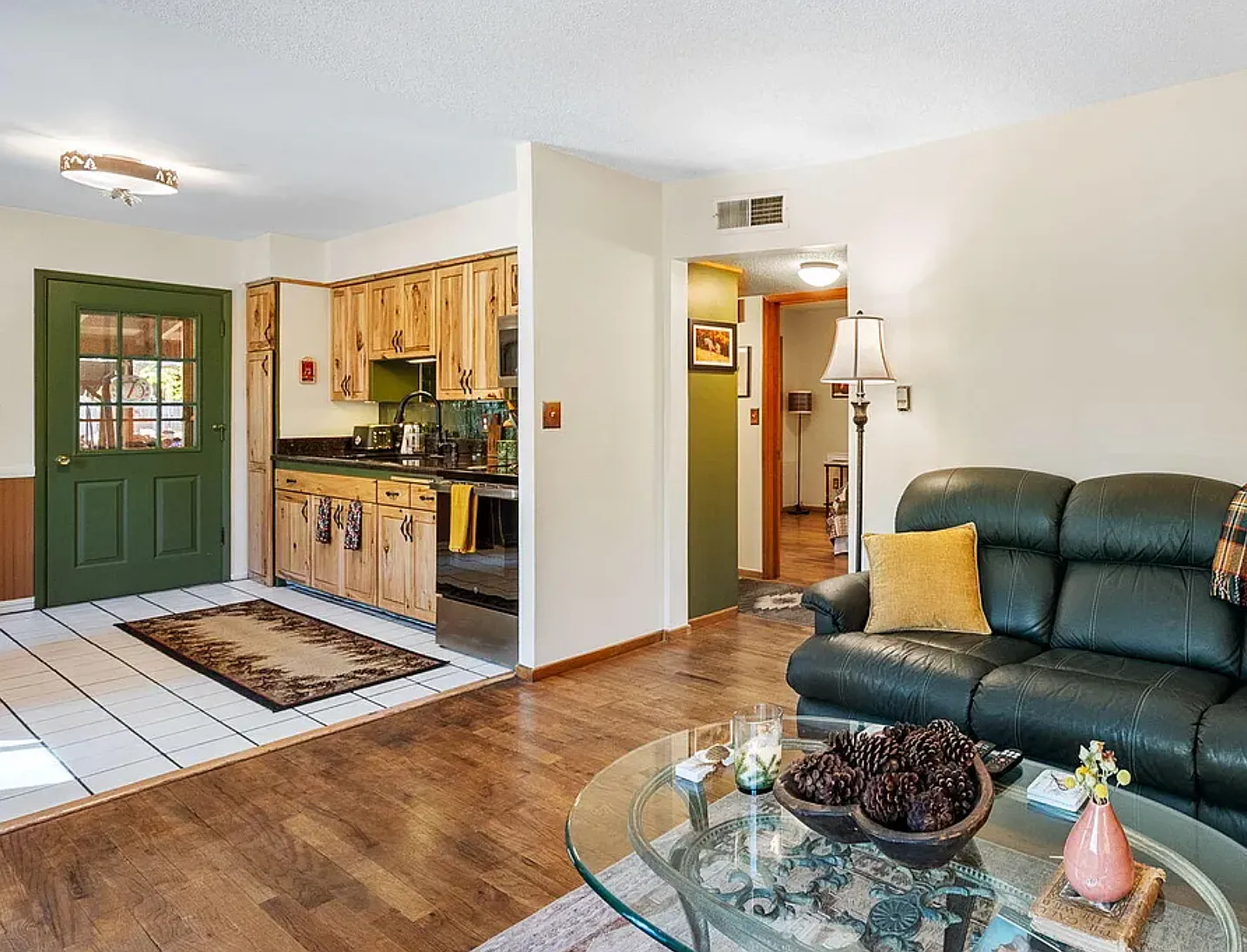 2 bed, 736 sqft, $1,995 — Photo 2