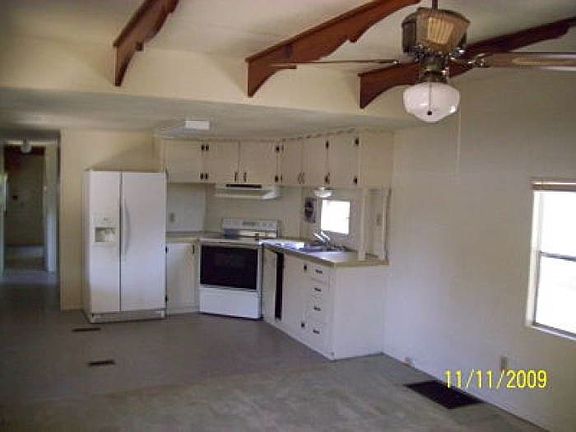 Livingroom to Kitchen