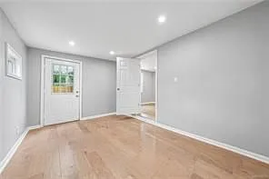 64 Curwood Ct — Photo 12