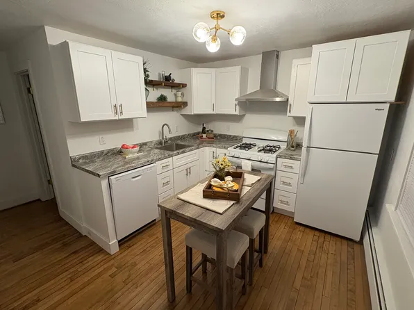 116 N 9th St #3, Dekalb, IL 60115