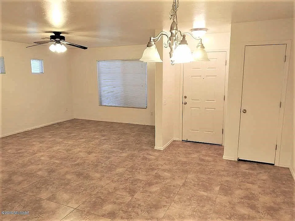 3 bed, 2.5 bath, 1479 sqft, $1,725 — Photo 3
