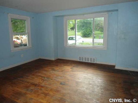 4th image of 302 Washington Blvd