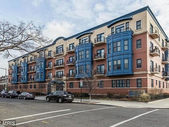Front of Lincoln Park Terrace
