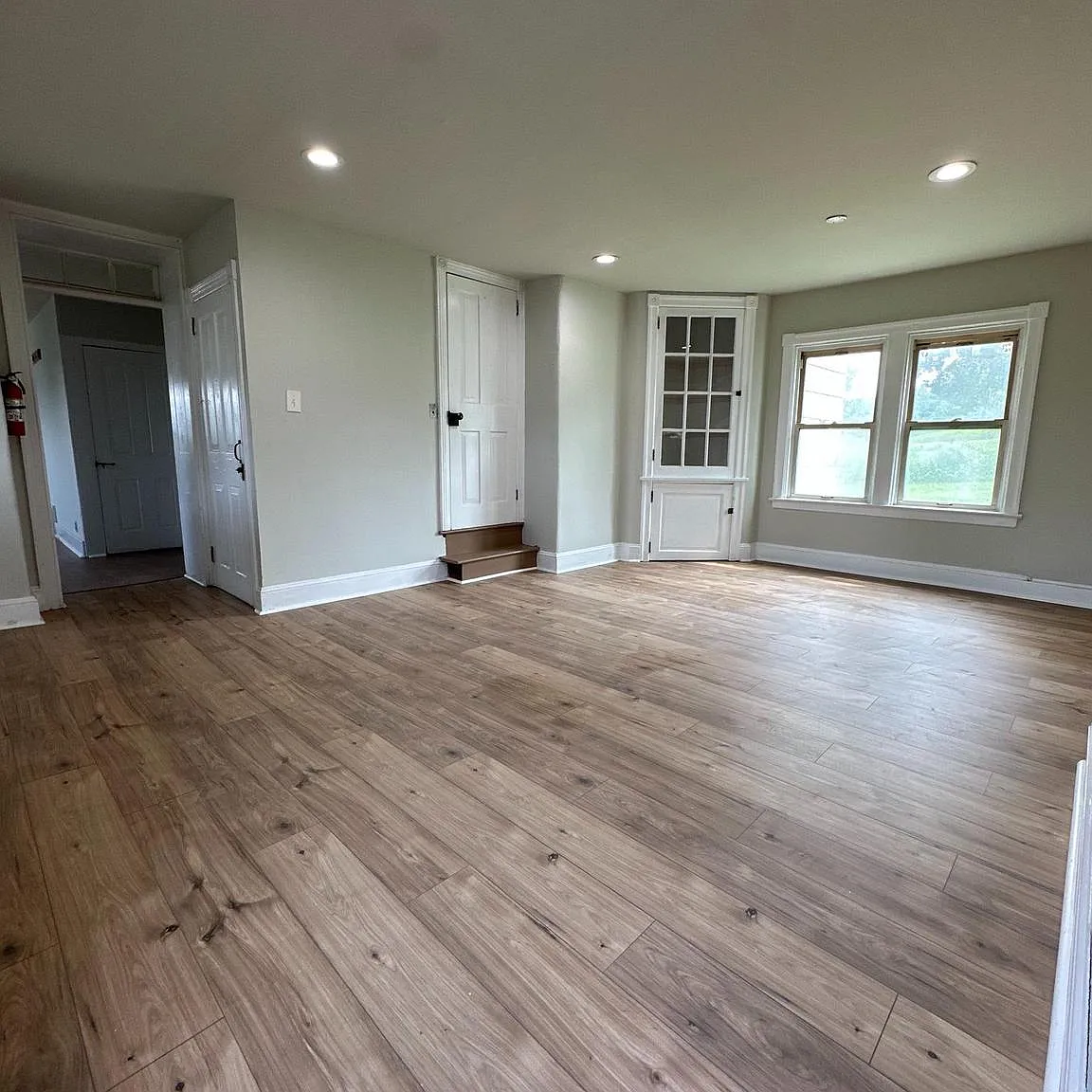 6 bed, 2988 sqft, $3,700 — Photo 3