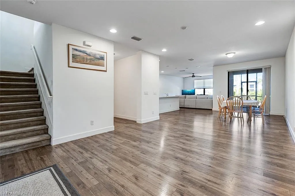 3 bed, 2.5 bath, 2351 sqft, $3,100 — Photo 4