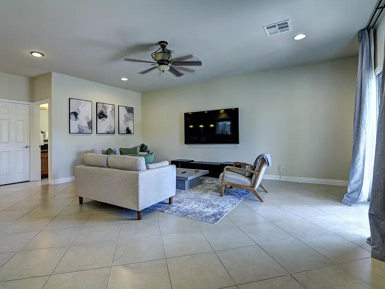 Solitude Canyon Ave — Photo 2