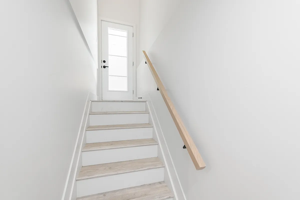 Building Photo - 39 Laval St #B