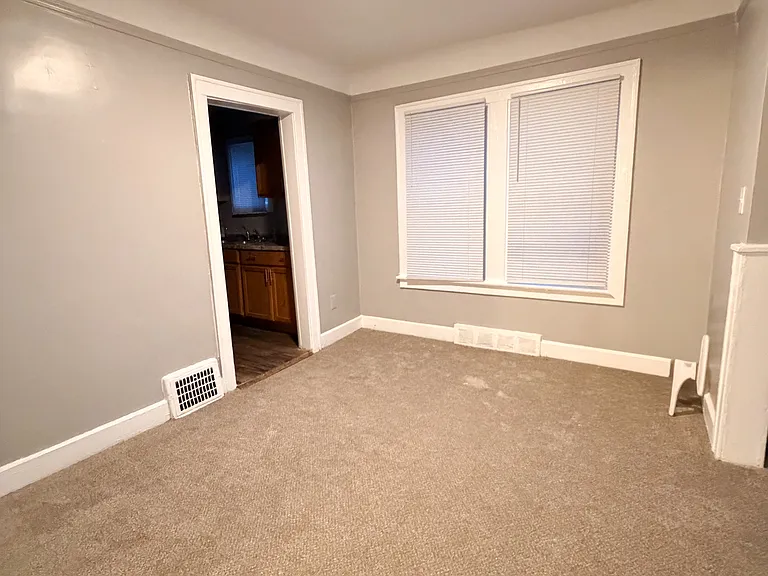 19010 Riverview St — Photo 5