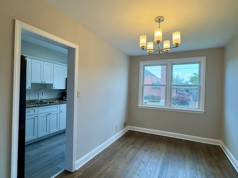 433 Oakwood Rd — Photo 4