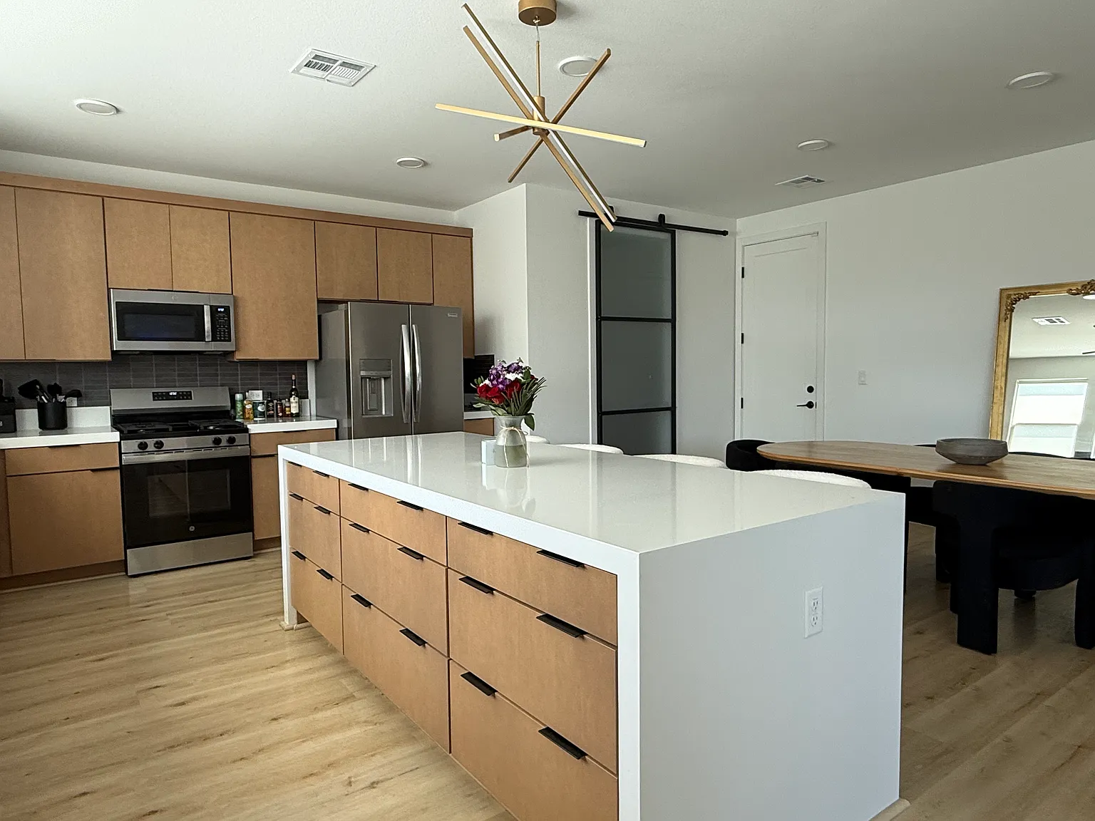 3 bed, 2727 sqft, $1,250 — Photo 4