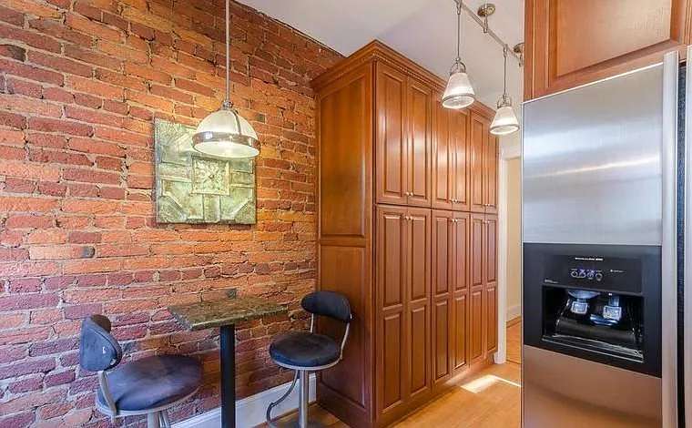 3 bed, 2.5 bath, 1800 sqft, $4,650 — Photo 3