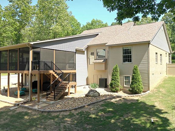 3rd image of 731 Pebblecreek Dr