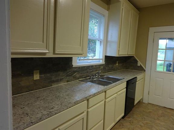 5th image of 874 Poplar St
